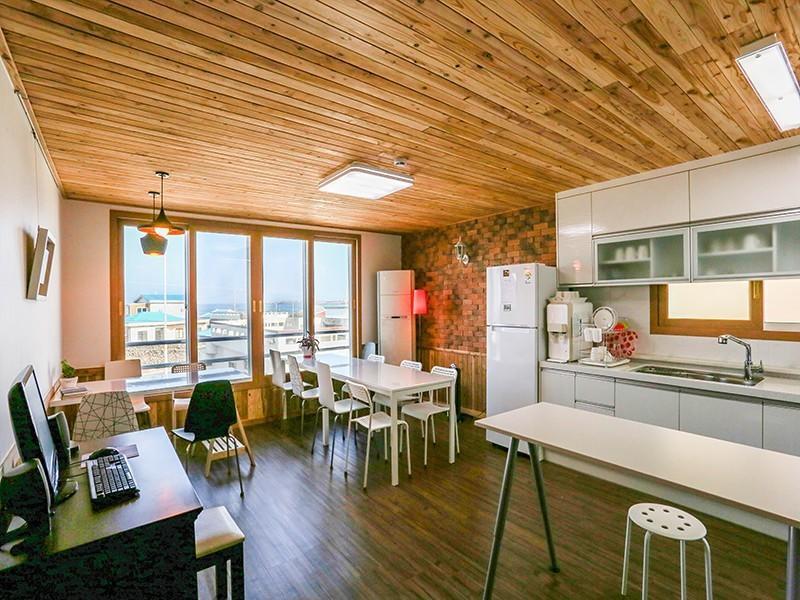 Be Road House Hotel Jeju Exterior photo